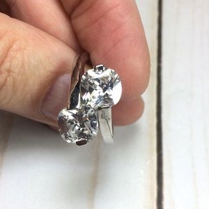 Women’s Silver plated clear crystal fashion ring